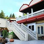 אתר נופש Villas Elenite 3*
