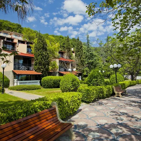 אתר נופש Villas Elenite 3*