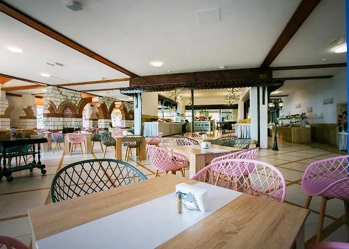 Villas Elenite Resort