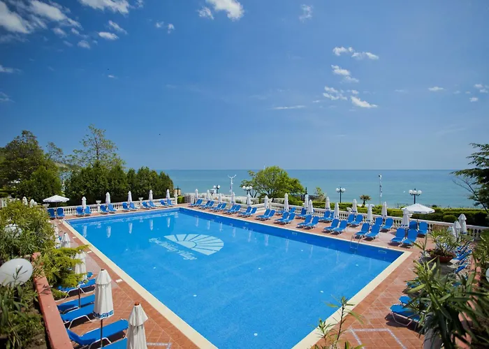 Villas Elenite Resort