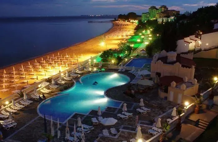 Villas Elenite Resort