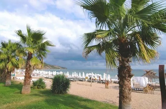 Villas Elenite Resort