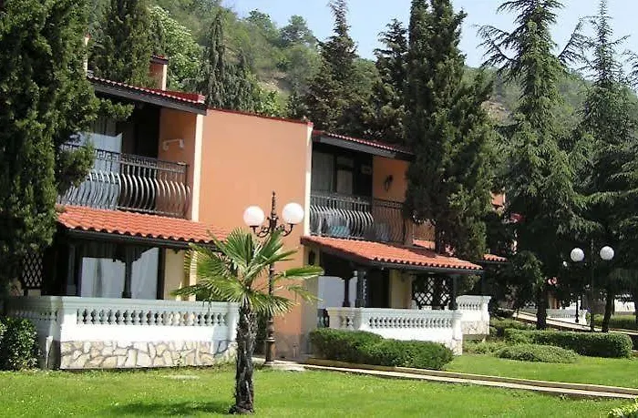 Villas Elenite Resort